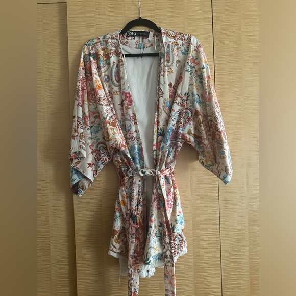 ZARA PATCHWORK PRINT KIMONO - Picture 4 of 6